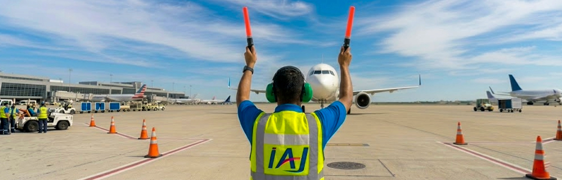 グランドハンドリング業務をはじめとした航空支援 航空機関連の豊富なサービスをご提案